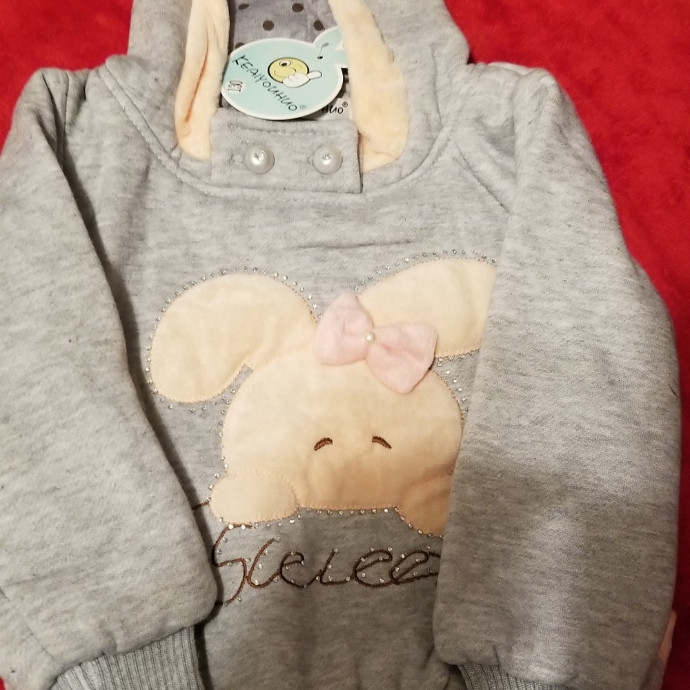 Cute bunny sweater (BRAND NEW) 🇨🇦🇨🇦